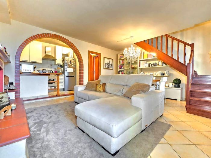 Casa con 6 locali in vendita in Camaiore Paese, Camaiore
