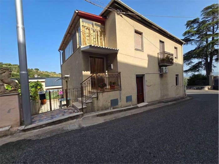 Appartamento con 5 locali in vendita in Via Vittorio Emanuele, Settingiano