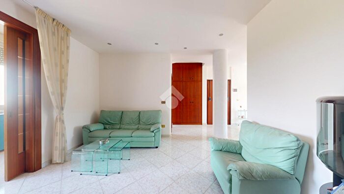 Appartamento quadrilocale in vendita in Via Benvenuto Cellini, Brindisi