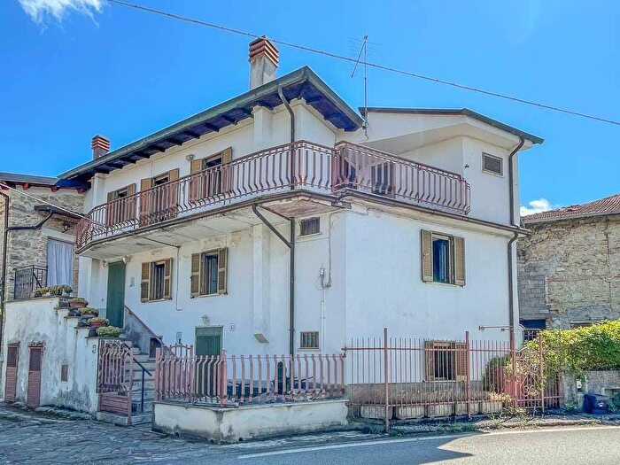 Casa quadrilocale in vendita in Via Aprile, Pescorocchiano