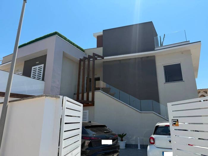 Casa con 6 locali in vendita in Viale delle Genziane, Pinetamare, Castel Volturno