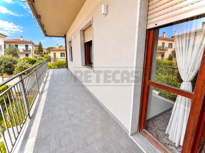 Appartamento con 6 locali in vendita in Viale Monzoni, Marina di Carrara, Carrara