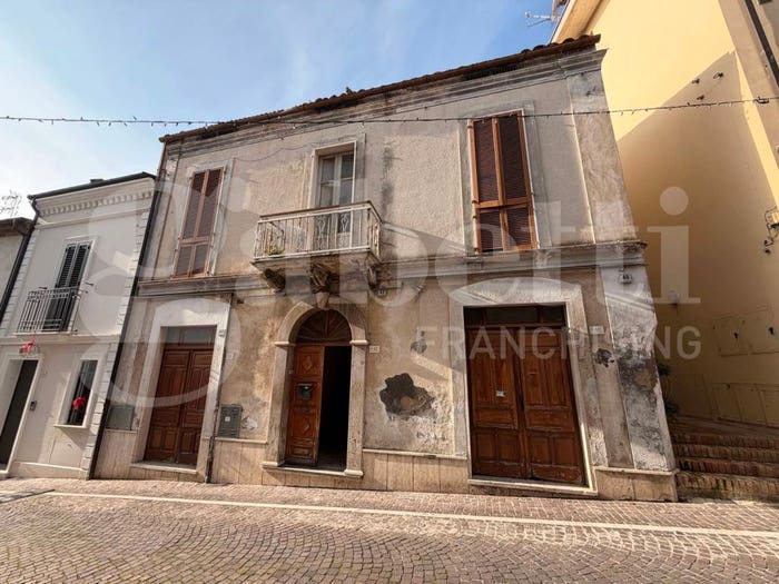 Casa con 5 locali in vendita in via Italo de Berardinis, Centro, Nereto
