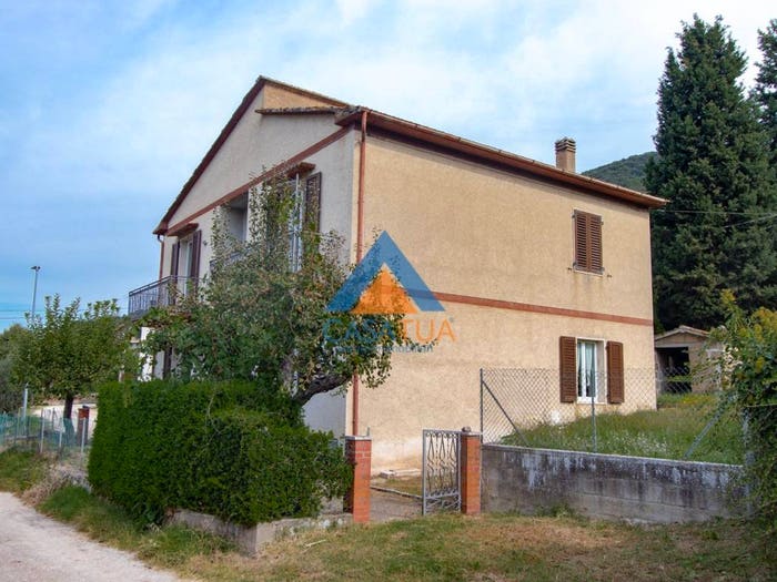 Casa con 6 locali in vendita in Località Cocciano, Guardea