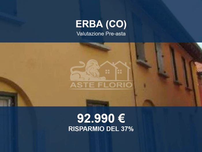 Appartamento quadrilocale in vendita in Via Chiesa Molinari, Centro, Erba