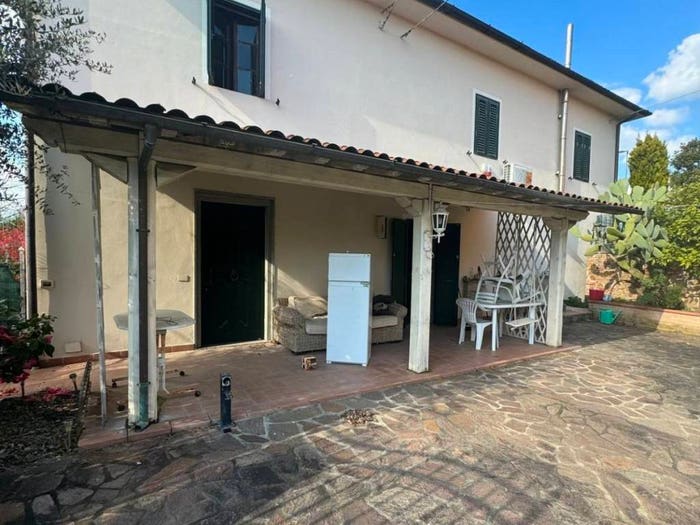 Casa con 5 locali in vendita in Via di Centi, Montecarlo