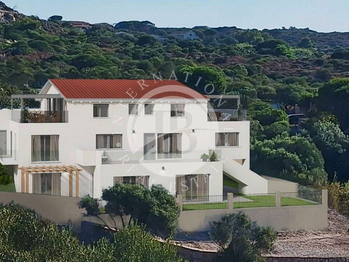 Appartamento trilocale in vendita in La Maddalena