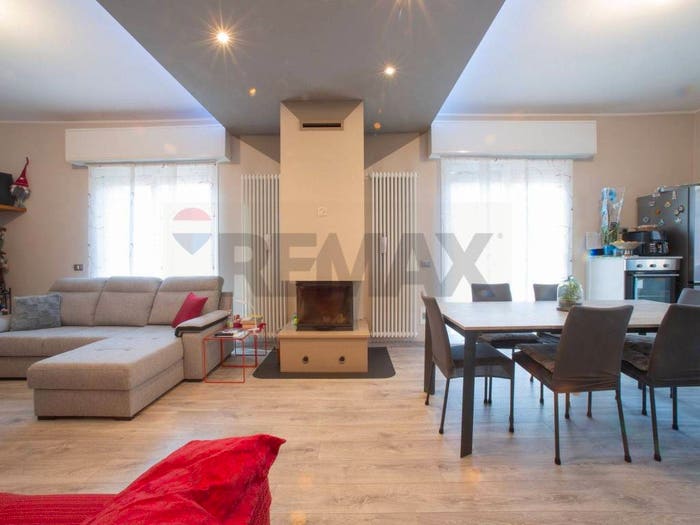 Casa trilocale in vendita in Via Mazzini, Centro, Costa Volpino