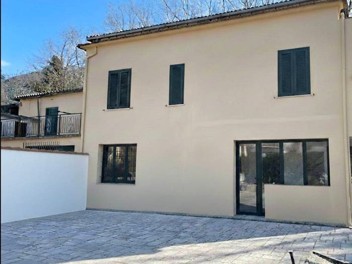 Casa quadrilocale in vendita in Via Salerno, Alatri