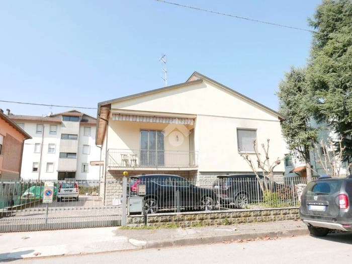Casa quadrilocale in vendita in Via Tommaso Zoffili, Buscherini Pianta, Forlì