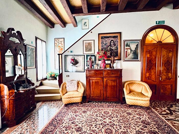 Appartamento con 6 locali in vendita in Sotoportego del Magazen, Santi Apostoli San Canciano, Venezia