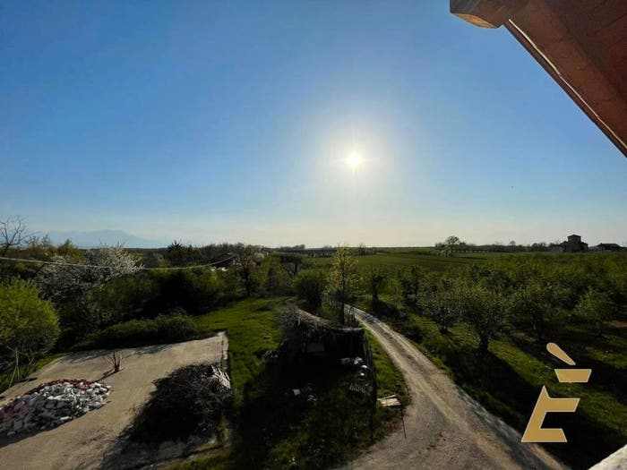 Casa con 6 locali in vendita in Str Sant'Anna, Carrù