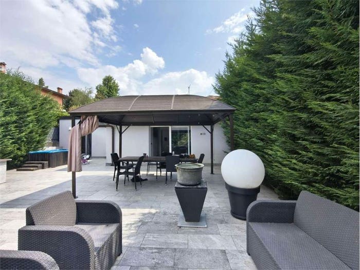 Casa quadrilocale in vendita in Lora, Como