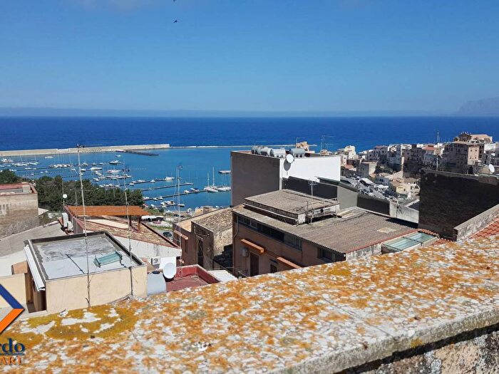 Casa con 6 locali in vendita in Via Nino Bixio, Centro, Castellammare del Golfo