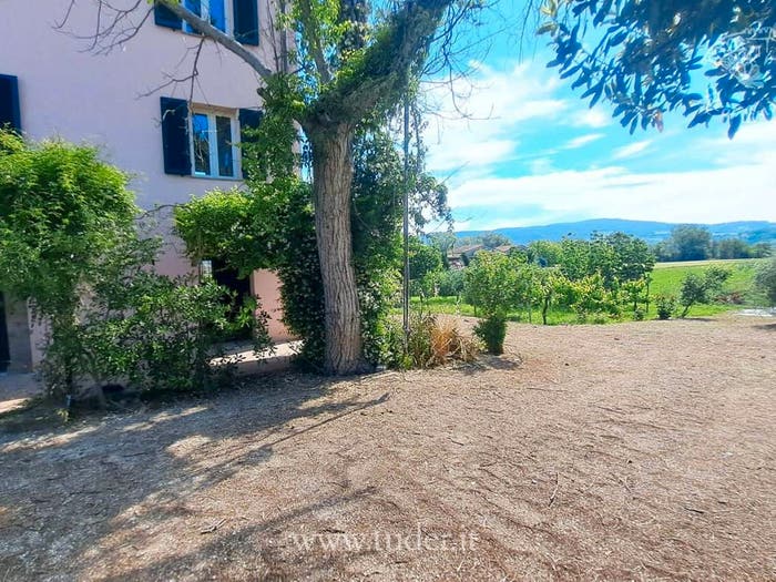 Casa con 6 locali in vendita in Vocabolo Saletta, Deruta