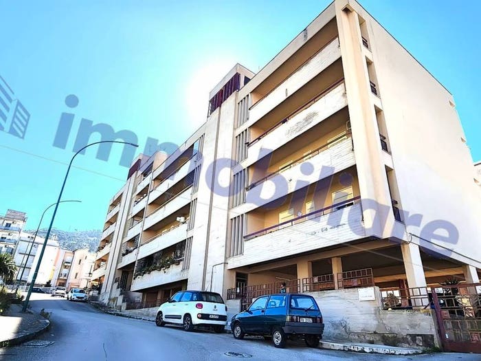 Appartamento con 5 locali in vendita in Via Giuseppe Pitrè, Contrada Sant'Anna, Alcamo