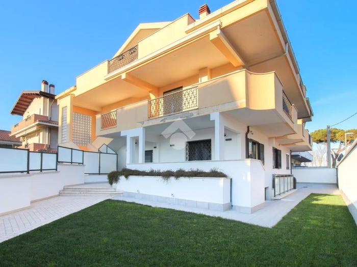 Casa con 5 locali in vendita in Via Del Porto Romano, Marina, Città Sant'Angelo