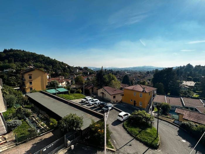Appartamento trilocale in vendita in Via Domenico Morelli, Centro, Gavirate