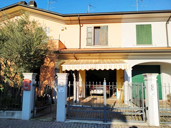 Casa quadrilocale in vendita in Via Giuseppe Garibaldi, Moglia
