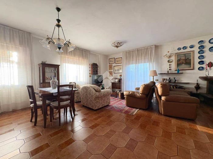 Appartamento quadrilocale in vendita in Romagnano, Massa