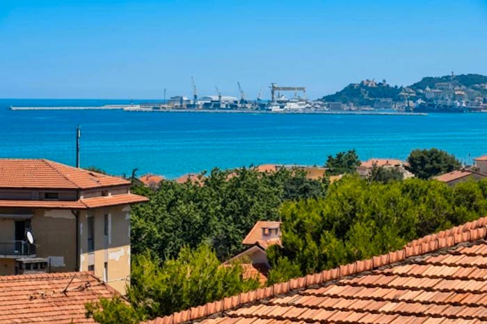 Appartamento trilocale in vendita in Collemarino, Ancona