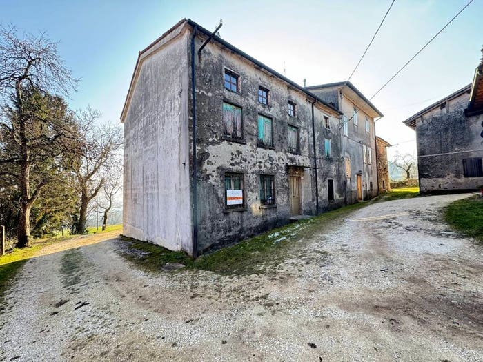 Casa con 6 locali in vendita in Altissimo