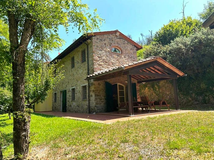 Casa quadrilocale in vendita in Camaiore Paese, Camaiore