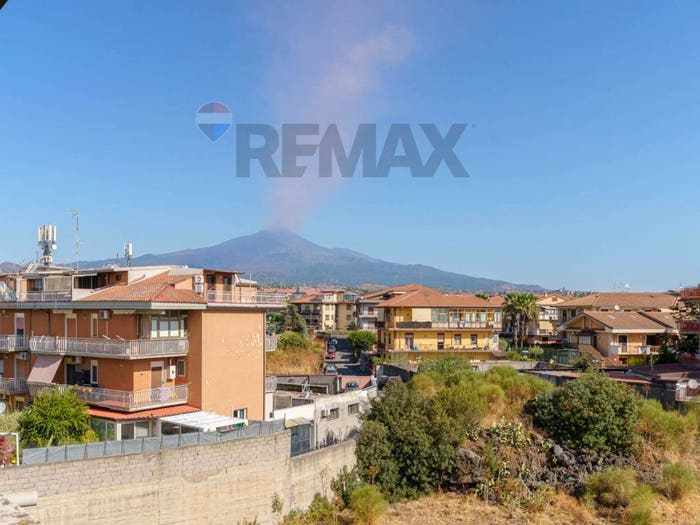 Appartamento con 6 locali in vendita in Via Ugo Foscolo, Centro, Gravina di Catania