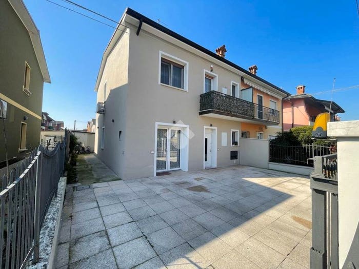 Casa quadrilocale in vendita in Villaggio sgiuseppe, Ospitaletto