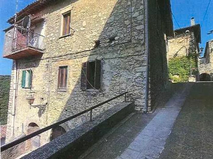 Appartamento quadrilocale in vendita in Via Del Torrione, Santa Anatolia, Borgorose