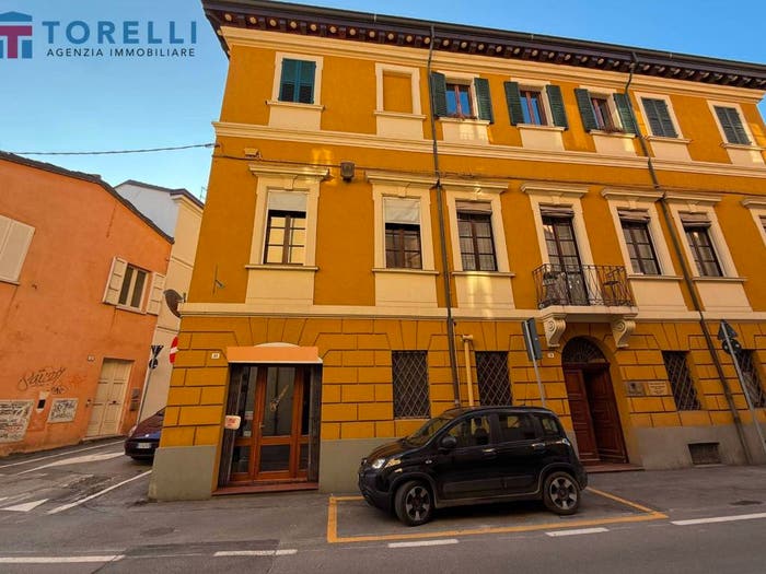 Appartamento con 5 locali in vendita in Via Manfredi, Centro Storico, Cesena