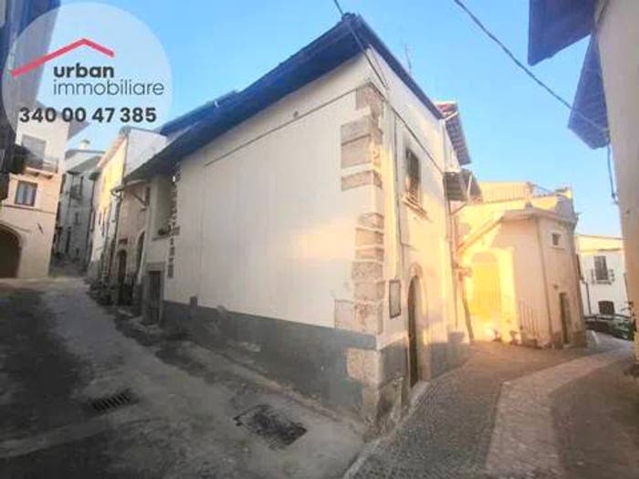 Casa con 5 locali in vendita in Via Vetulasio, Centro, Barisciano