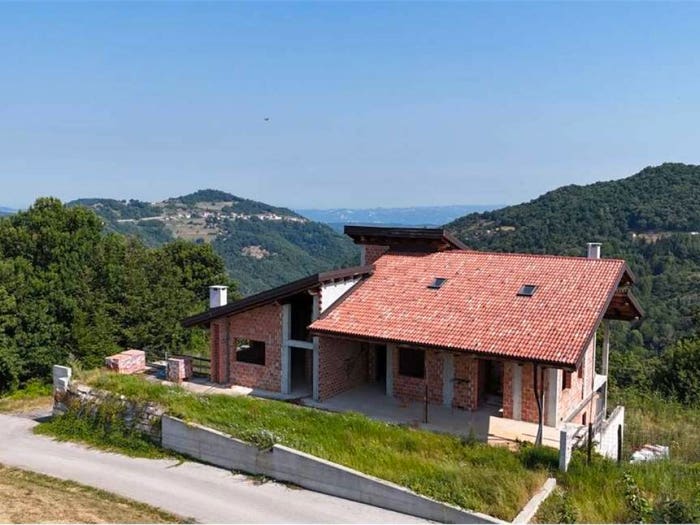Casa con 6 locali in vendita in Strada di Battifollo, Battifollo