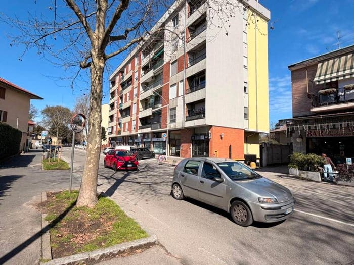 Appartamento bilocale in vendita in Viale Cinque Giornate, Centro, Caronno Pertusella