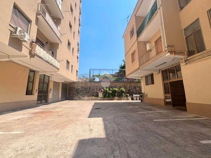Appartamento trilocale in vendita in Via monfalcone, Poggioreale, Napoli