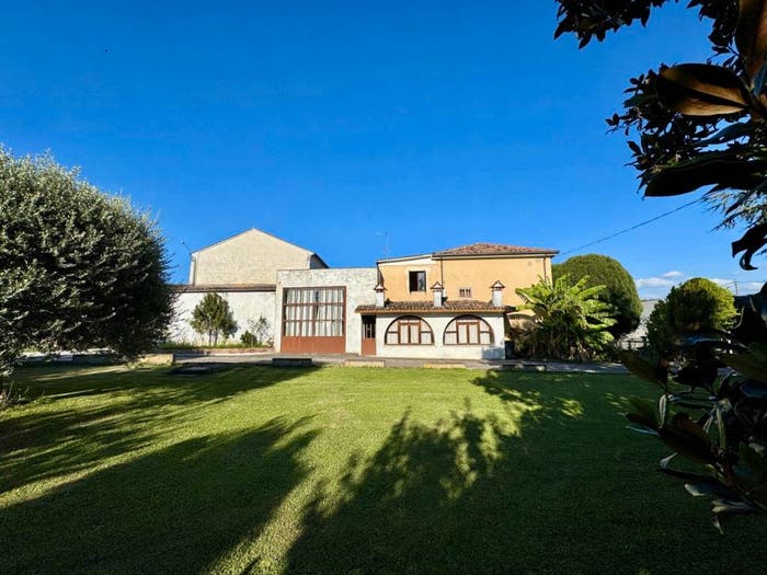 Casa con 6 locali in vendita in Via Umberto, Santa Margherita D'Adige, Borgo Veneto