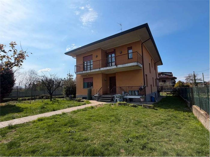 Casa con 6 locali in vendita in via Sanzio, Arsago Seprio