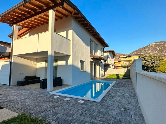 Casa con 5 locali in vendita in Via Ugo Foscolo, Centro, Mazzano