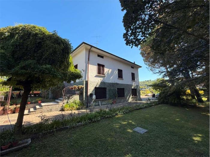 Casa con 6 locali in vendita in Via Dante Alighieri, Centro, Gazzada Schianno