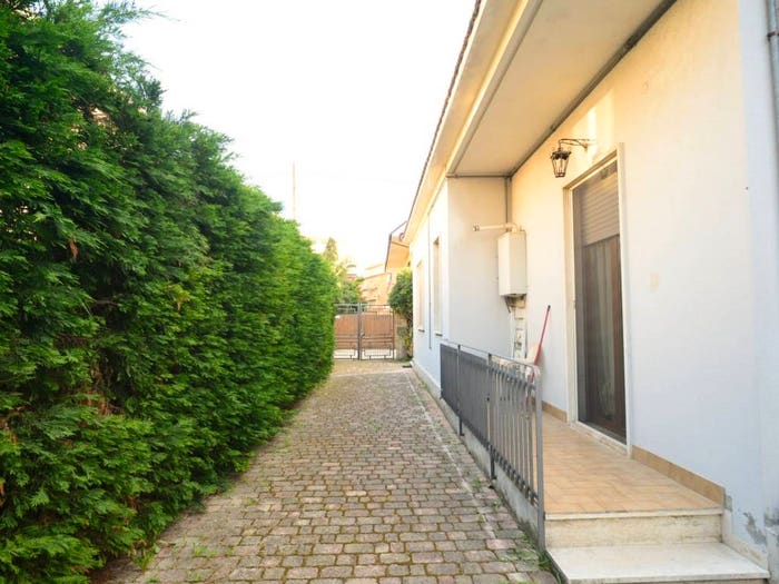 Casa quadrilocale in vendita in Via Basilio Cascella, Pineta, Pescara