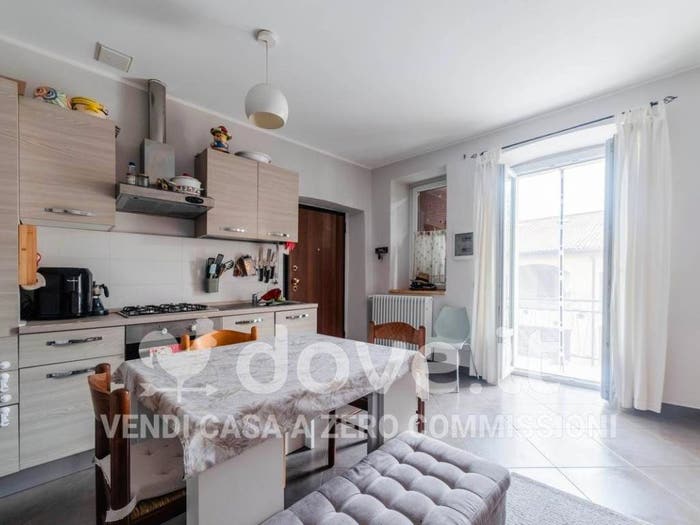 Appartamento trilocale in vendita in via Monte Grappa, Centro, Casciago