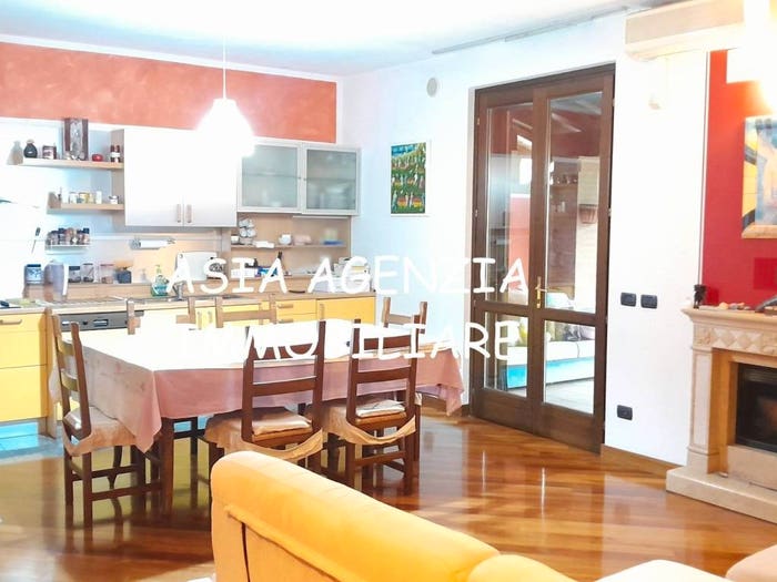 Appartamento trilocale in vendita in Via Caduti Piazza della Loggia, Centro, Borgo San Giacomo