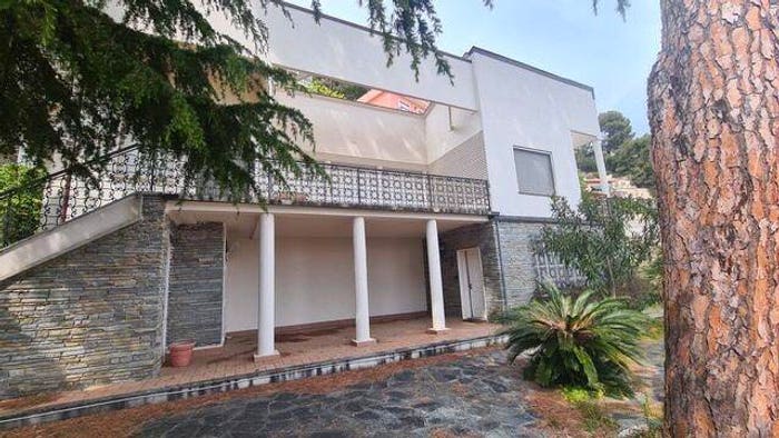 Casa con 5 locali in vendita in Via Novara, Laigueglia