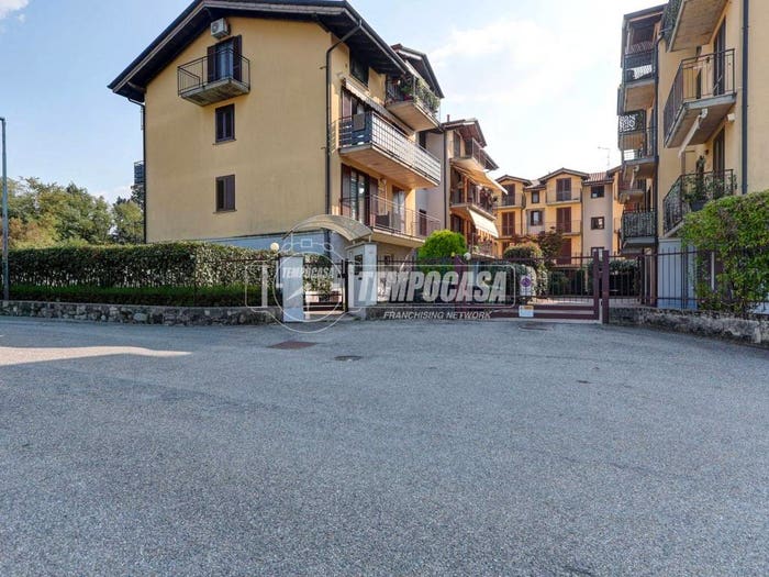 Appartamento trilocale in vendita in Via campo dei fiori, Cairate