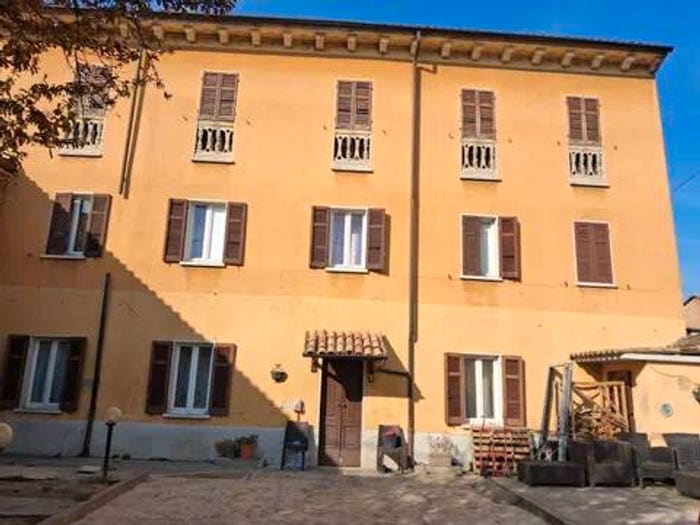 Casa con 6 locali in vendita in Piazza Roma No Number, Centro, Retorbido
