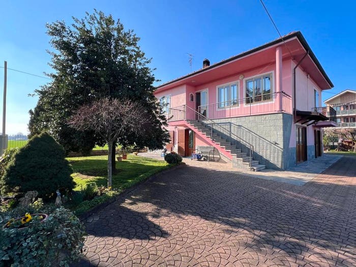 Casa con 6 locali in vendita in Via Monte Grappa, Centro, Chivasso