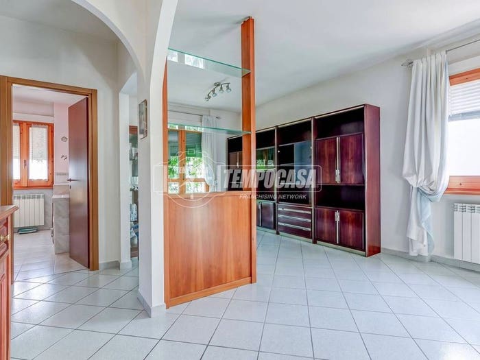 Appartamento trilocale in vendita in Via Creva, Centro, Luino