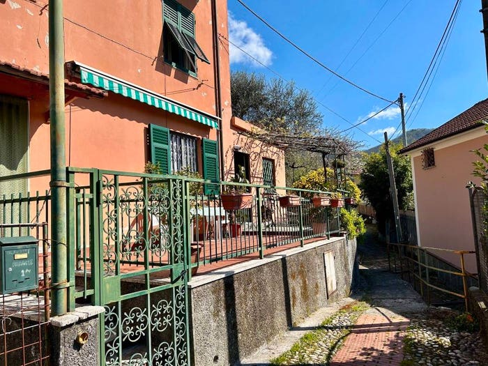 Appartamento quadrilocale in vendita in Salita Loggia, Struppa, Genova