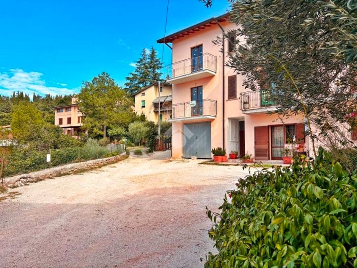 Casa quadrilocale in vendita in Via Pennoni, Centro, Gualdo Tadino