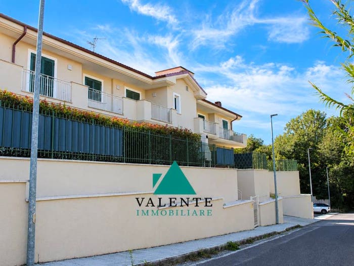Appartamento trilocale in vendita in Via Colle Palombara, Centro, Zagarolo